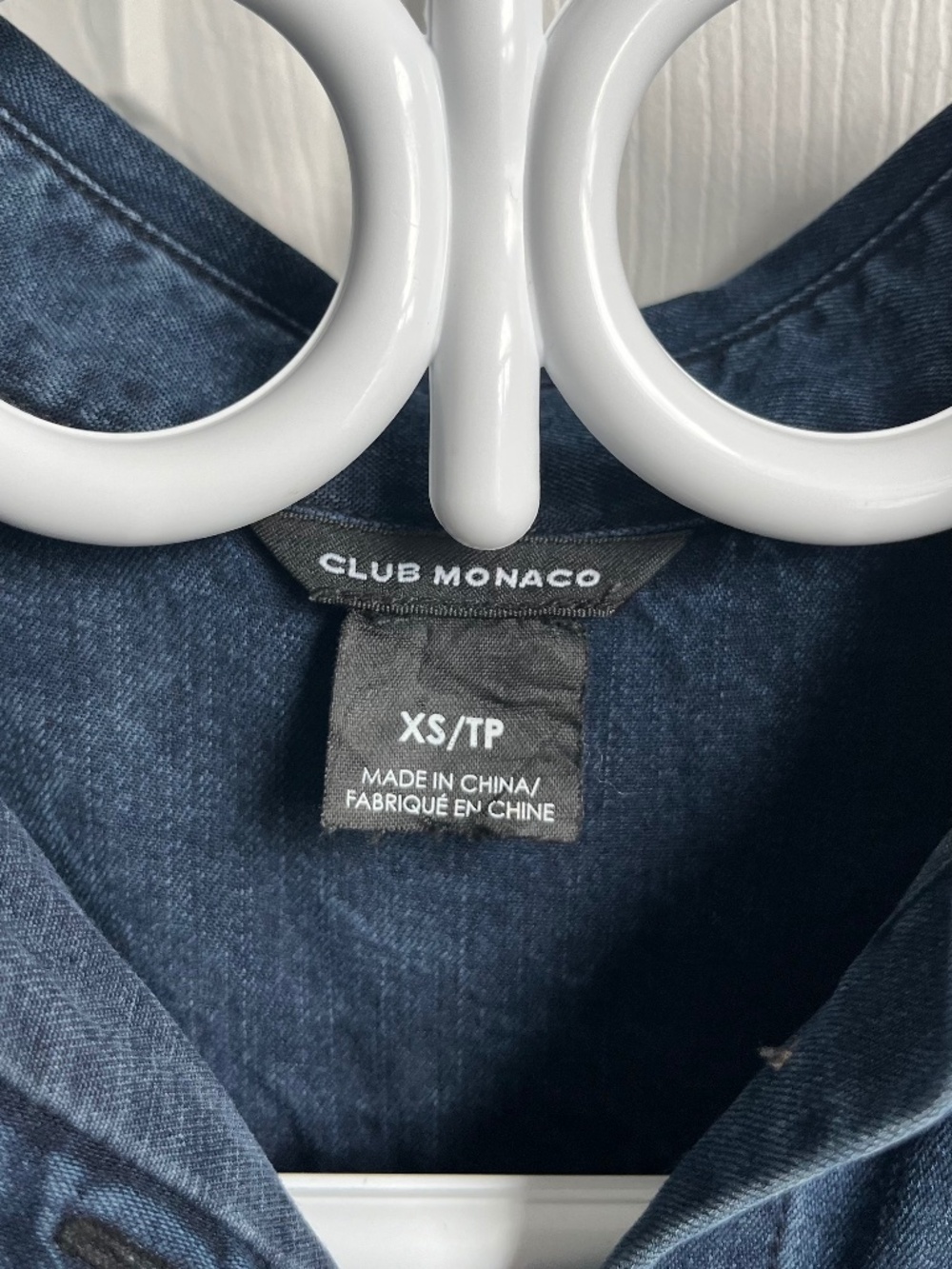 LIKE NEW / EUC: Club Monaco Chambray (Denim-Look) Blue Button-Up Shirt. - Picture 3 of 3